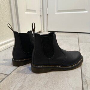 dr martens chelsea boots